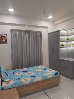 Bedroom in 3 BHK Apartment at Alkapuri – for Rent