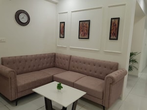 Bedroom in 3 BHK Apartment at Alkapuri – for Rent