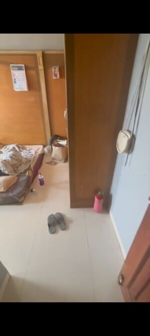 Furnished Amenities in 2 BHK Apartment at Sagar Avenue  II, Santacruz East – for Rent