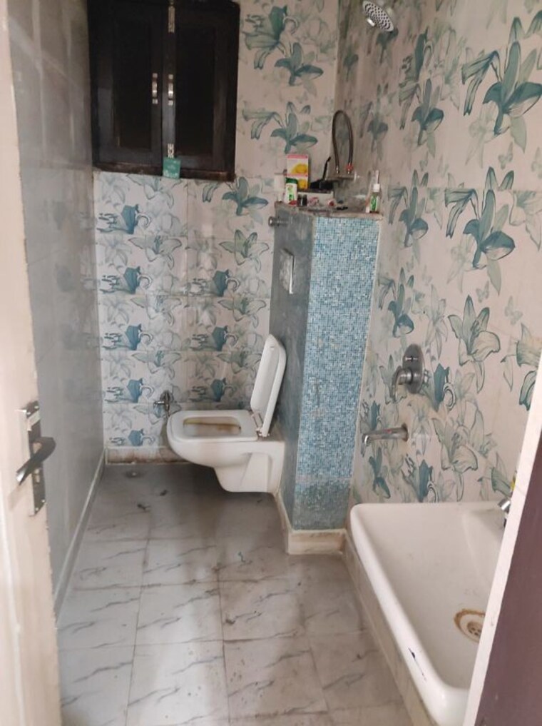 Bathroom, mayur vihar 2.5 Bedroom 450 Sq.Ft. Builder Floor In Mayur Vihar Delhi 10510635