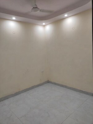 Room in 2.5 BHK Builder Floor at Mayur Vihar – for Rent