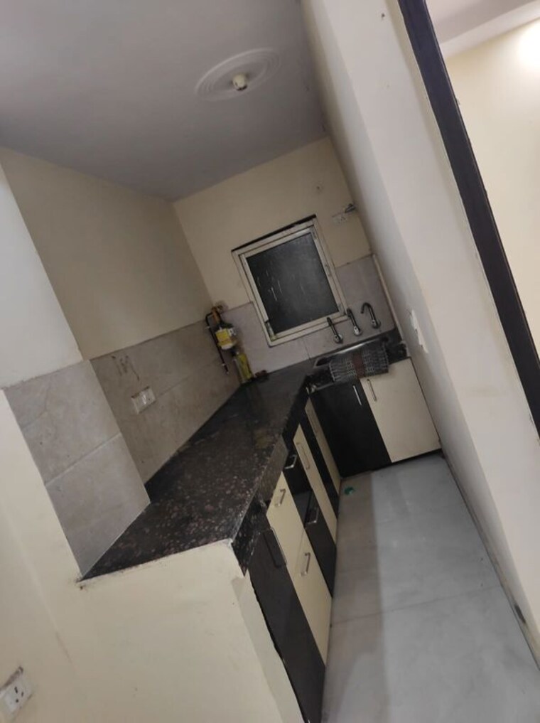 Kitchen/pantry, mayur vihar 2.5 Bedroom 450 Sq.Ft. Builder Floor In Mayur Vihar Delhi 10510635