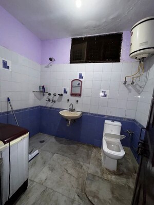 Team Area in 1 RK Builder Floor at Sector 45 – for Rent