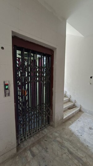 Lift in 2 BHK Apartment at Sodepur – for Sale