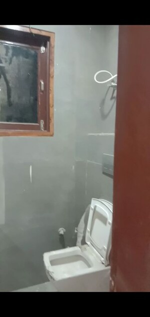 Furnished Amenities in 3 BHK Builder Floor at Dwarka Mor – for Sale