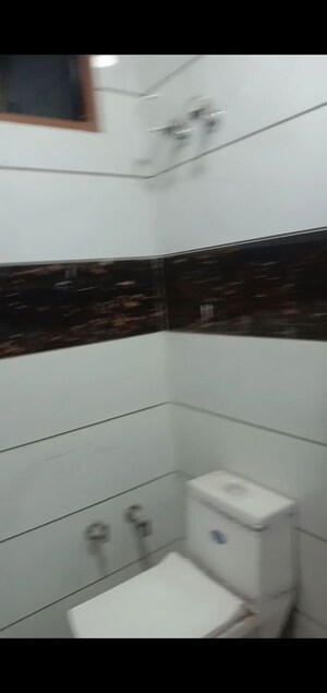 Furnished Amenities in 3 BHK Builder Floor at Dwarka Mor – for Sale
