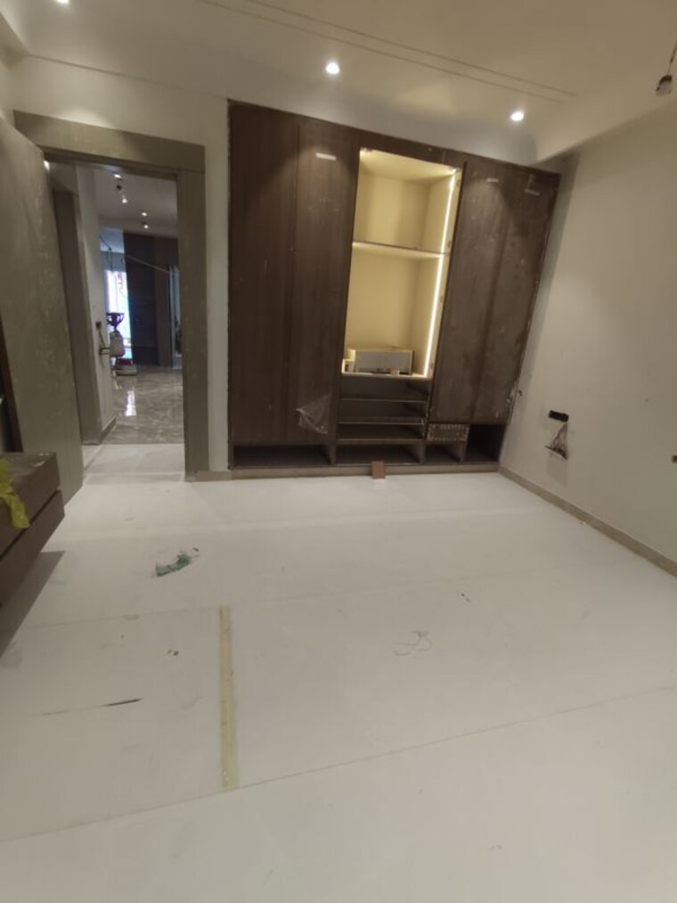 Room, vikas puri 3 Bedroom 200 Sq.Yd. Builder Floor In Vikas Puri Delhi 10508862