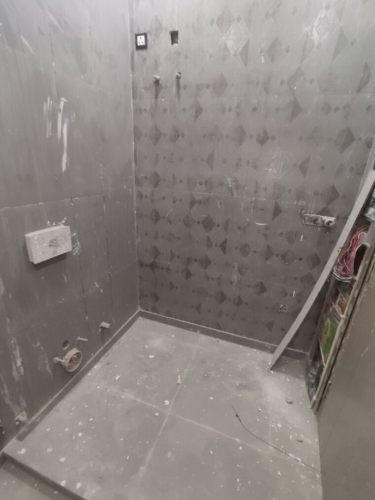 Bathroom, vikas puri 3 Bedroom 200 Sq.Yd. Builder Floor In Vikas Puri Delhi 10508862