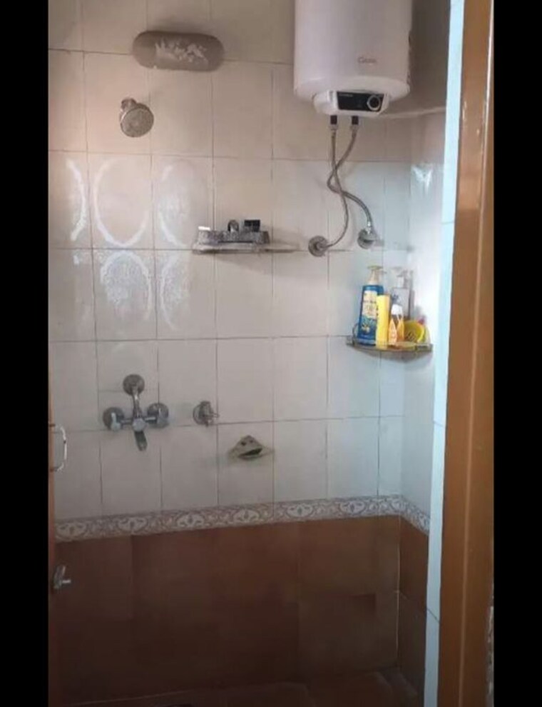 Bathroom, sector 49 1 RK 500 Sq.Ft. Builder Floor In Sector 49 Chandigarh 10510921