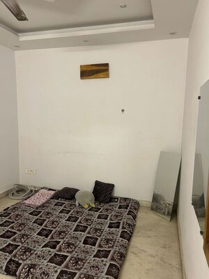 Room in 1 BHK Builder Floor at Indrapuram – for Rent