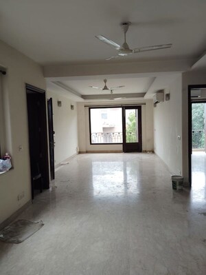 Room in 4 BHK Apartment at Vasant Kunj – for Rent
