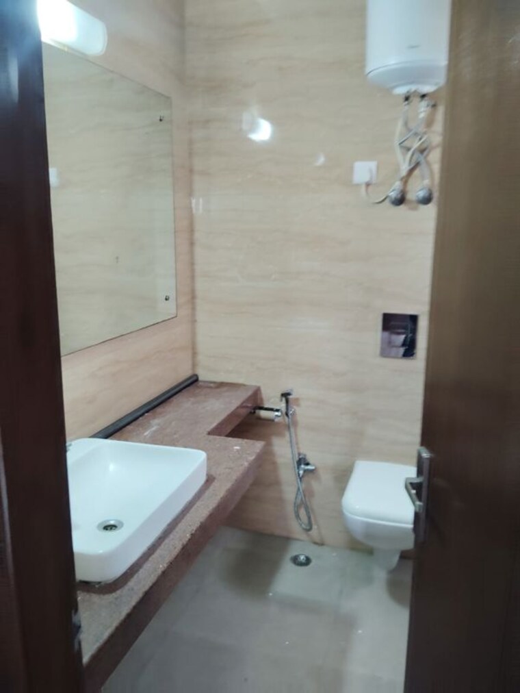 Bathroom, vasant kunj 4 Bedroom 2000 Sq.Ft. Apartment In Vasant Kunj Delhi 10510932