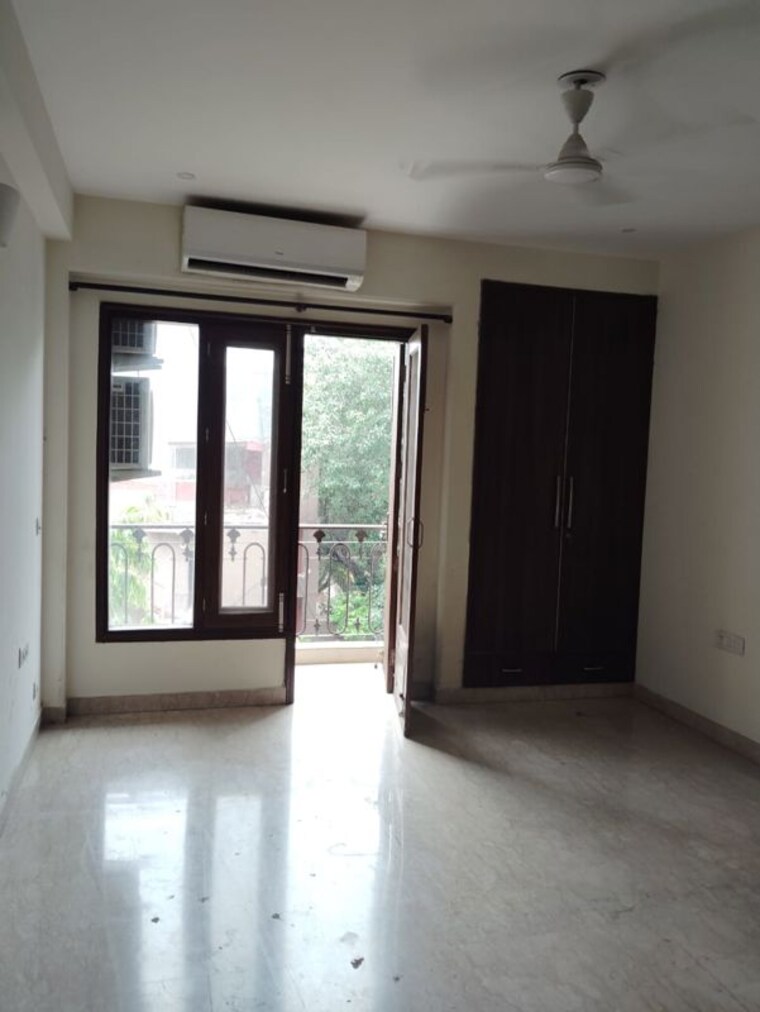 Room, vasant kunj 4 Bedroom 2000 Sq.Ft. Apartment In Vasant Kunj Delhi 10510932