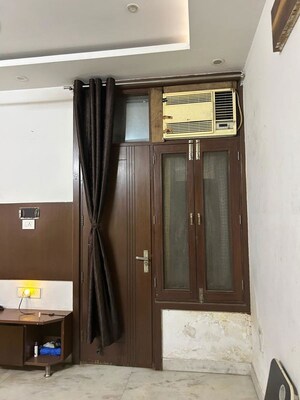 Room in 1 BHK Builder Floor at Indrapuram – for Rent