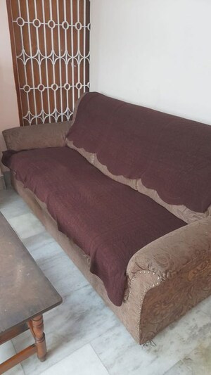 Living Room in Studio Independent House at Mission Road – for Rent