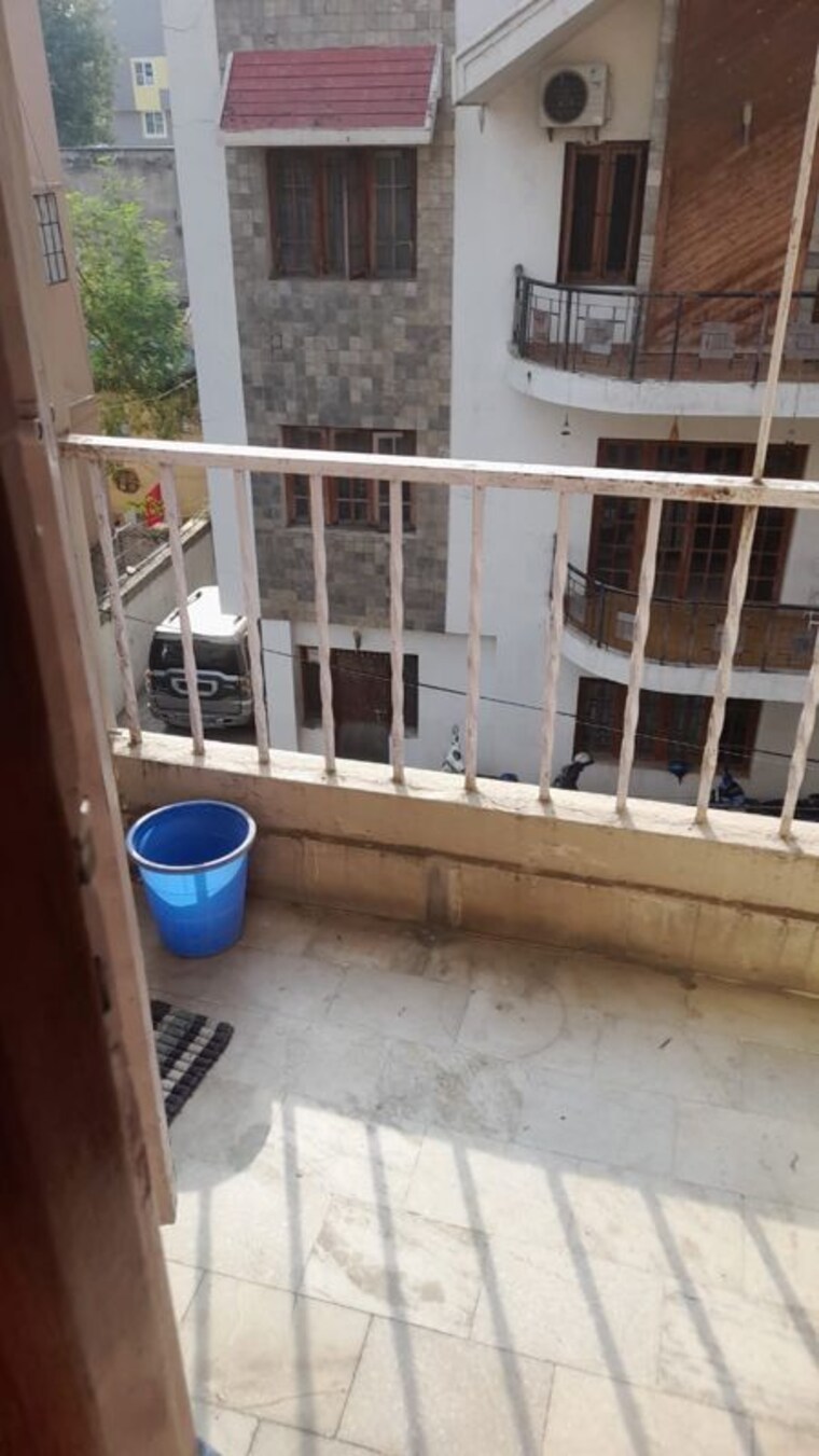 Balcony, mission road Studio 400 Sq.Ft. Independent House In Mission Road Bangalore 10510944