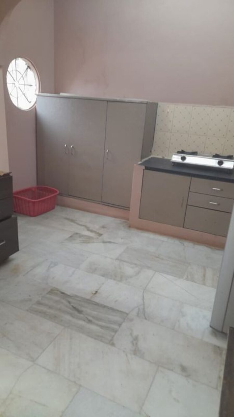 Room, mission road Studio 400 Sq.Ft. Independent House In Mission Road Bangalore 10510944