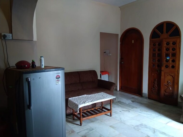 Living Room, mission road Studio 400 Sq.Ft. Independent House In Mission Road Bangalore 10510944