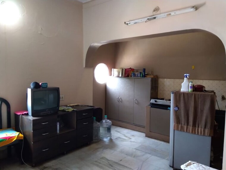 Living Room, mission road Studio 400 Sq.Ft. Independent House In Mission Road Bangalore 10510944