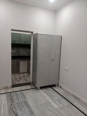 Room in 2 BHK Builder Floor at Sector 25 – for Rent