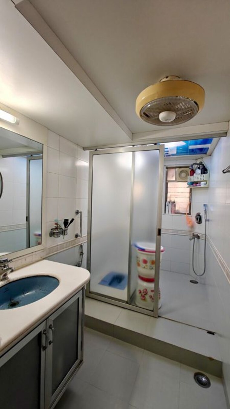 Washroom, 36-turner-road 4 Bedroom 2500 Sq.Ft. Apartment In Bandra West Mumbai 10510959