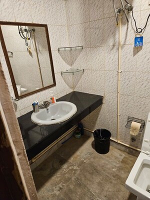 Team Area in 3 BHK Builder Floor at East Of Kailash – for Rent