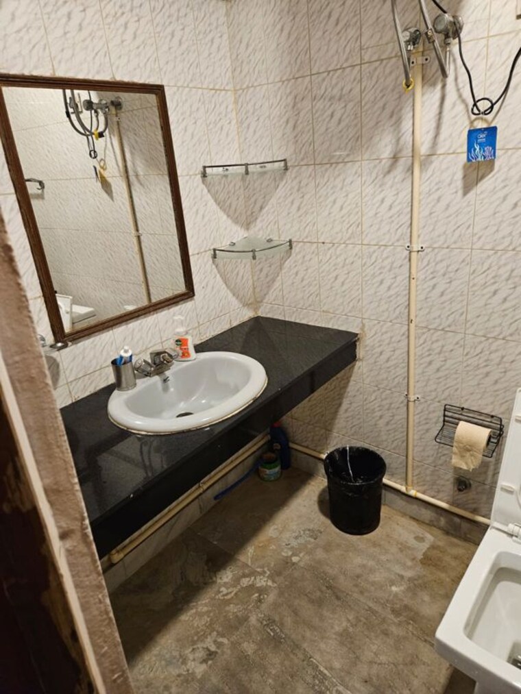 Team Area, east of kailash 3 Bedroom 200 Sq.Yd. Builder Floor In East Of Kailash Delhi 10510963