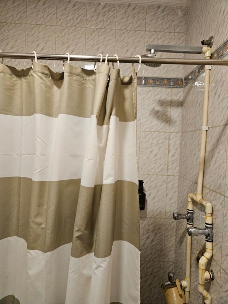 Bathroom, east of kailash 3 Bedroom 200 Sq.Yd. Builder Floor In East Of Kailash Delhi 10510963