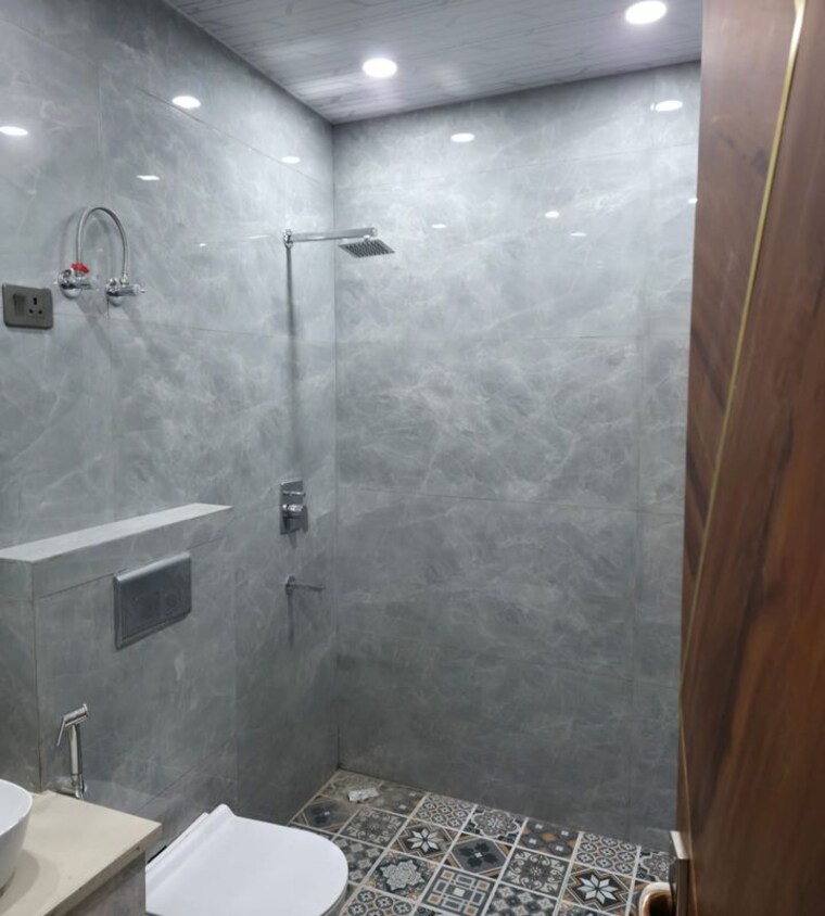 Bathroom, aman-plaza 3 Bedroom 112 Sq.Ft. Builder Floor In Shakti Khand iv Ghaziabad 10510982