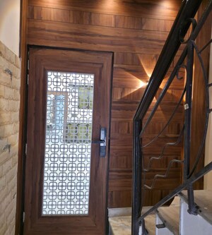3 BHK Builder Floor – Entrance View at Aman Plaza, Shakti Khand iv - for Rent