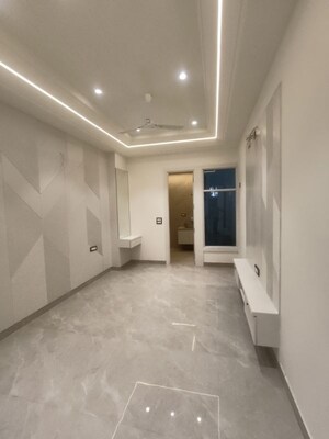 Room in 4 BHK Builder Floor at A and M Shakti Plaza, Shakti Khand Iii – for Rent