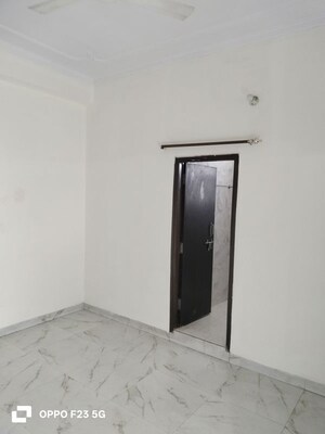 Room in 2 BHK Builder Floor at Gomti Nagar – for Rent