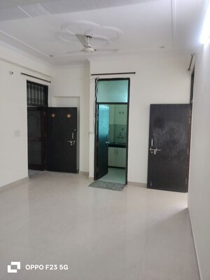 Room in 2 BHK Builder Floor at Gomti Nagar – for Rent