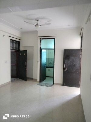 Room in 2 BHK Builder Floor at Gomti Nagar – for Rent