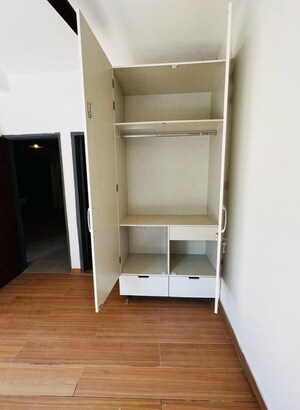Furnished Amenities in 3 BHK Builder Floor at Sector 23 – for Rent