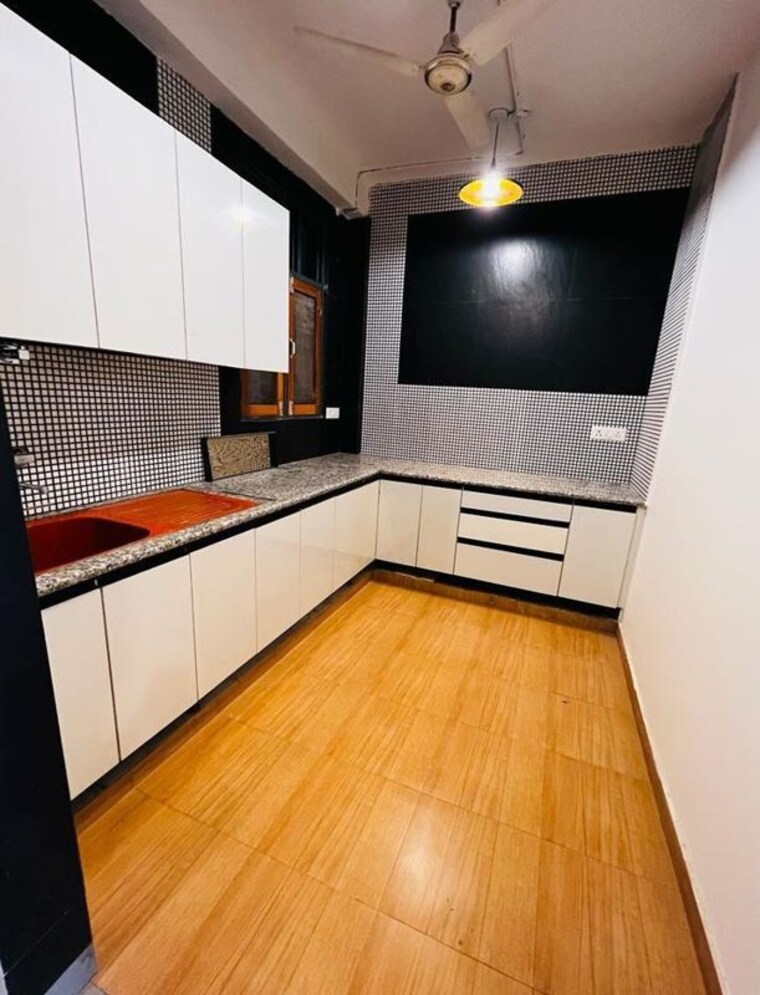 Kitchen, sector 23 3 Bedroom 1500 Sq.Ft. Builder Floor In Sector 23 Gurgaon 10511037