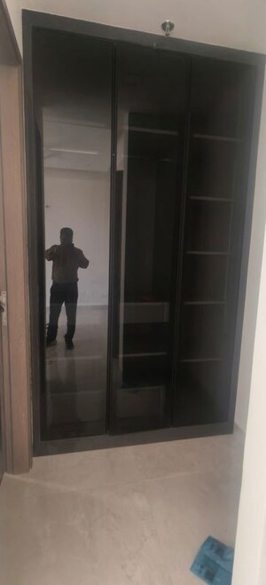 Building Lobby in 4 BHK Apartment at Shalimar Belvedere Court, Gomti Nagar – for Rent