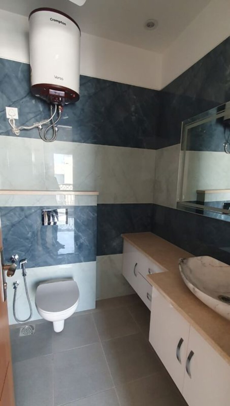 Bathroom, sector 23 3 Bedroom 1500 Sq.Ft. Builder Floor In Sector 23 Gurgaon 10511064