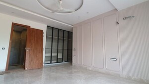 Room in 3 BHK Builder Floor at Sector 23 – for Rent