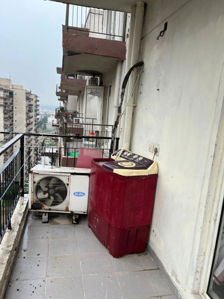 Balcony, rof-aalayas 1 Bedroom 450 Sq.Ft. Apartment In Sector 102 Gurgaon 10511077