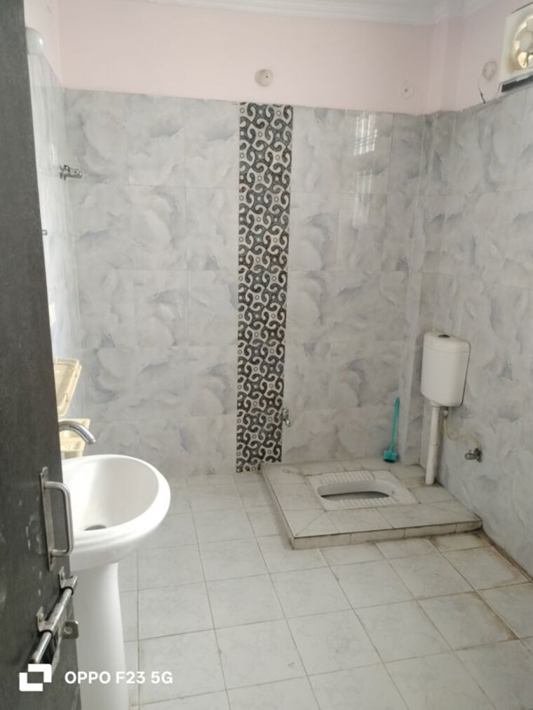 Bathroom, vibhav khand 2 Bedroom 1400 Sq.Ft. Builder Floor In Vibhav Khand Lucknow 10511057