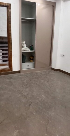 Room in 2 BHK Builder Floor at Sector 23 – for Rent