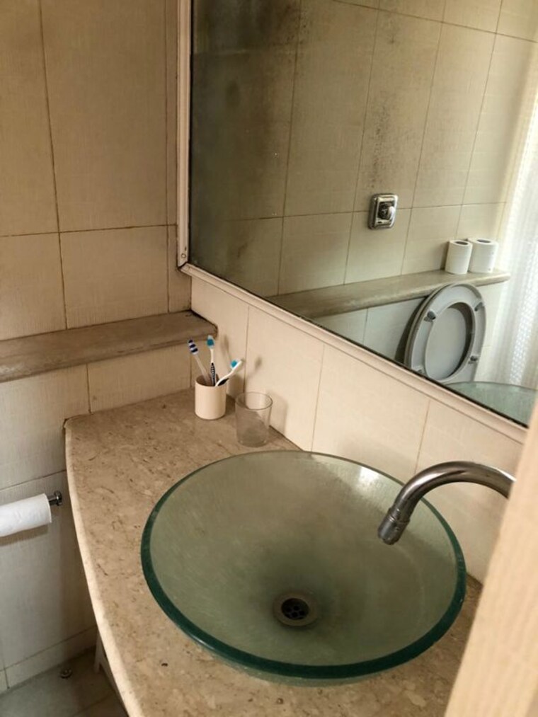 Bathroom, pushpa-vihar-chs 1 Bedroom 480 Sq.Ft. Apartment In Colaba Mumbai 10511106