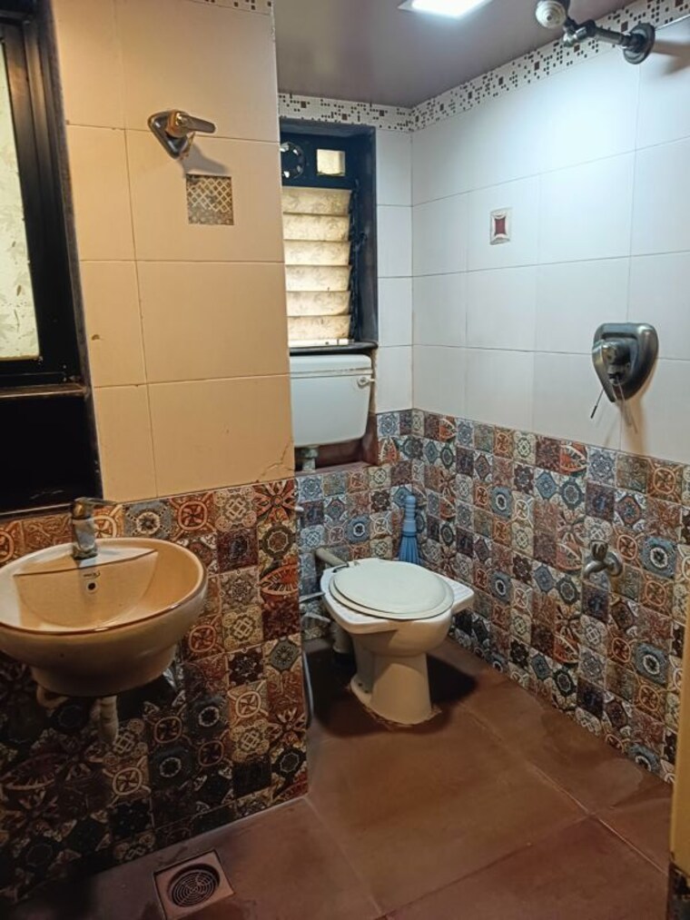 Bathroom, bhairav-darshan 1 Bedroom 500 Sq.Ft. Apartment In Parel Mumbai 10511084