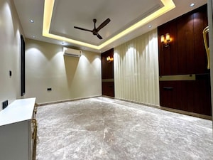 Bedroom in 4 BHK Builder Floor at Sector 67 – for Sale