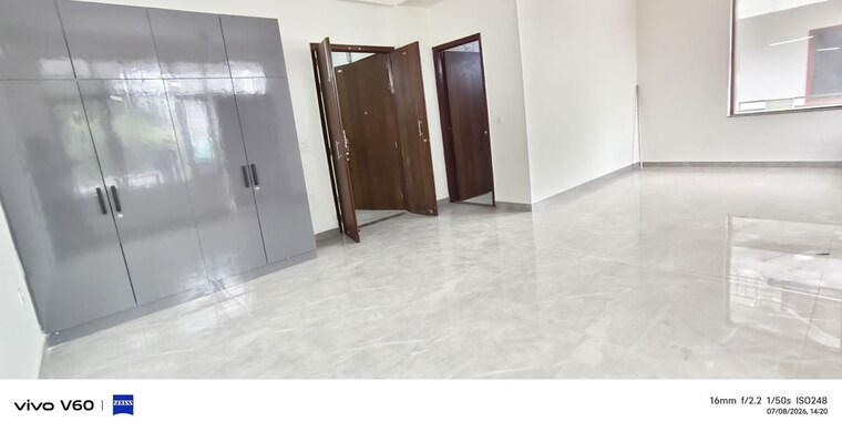 Room, sector 105 3 Bedroom 300 Sq.Mt. Independent House In Sector 105 Noida 10511128