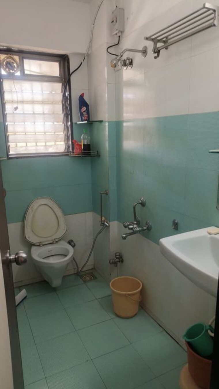 Bathroom, daya-sagar-chsl 2 Bedroom 620 Sq.Ft. Apartment In Goregaon East Mumbai 10511193