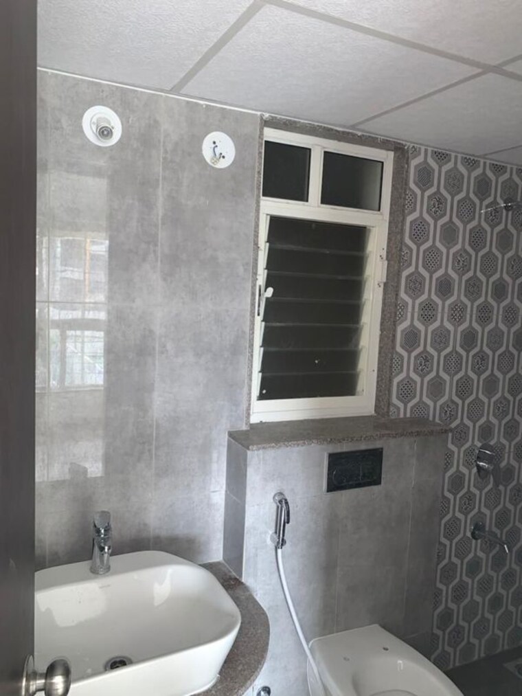 Bathroom, kolte-patil-western-avenue 2 Bedroom 750 Sq.Ft. Apartment In Wakad Pune 10511246