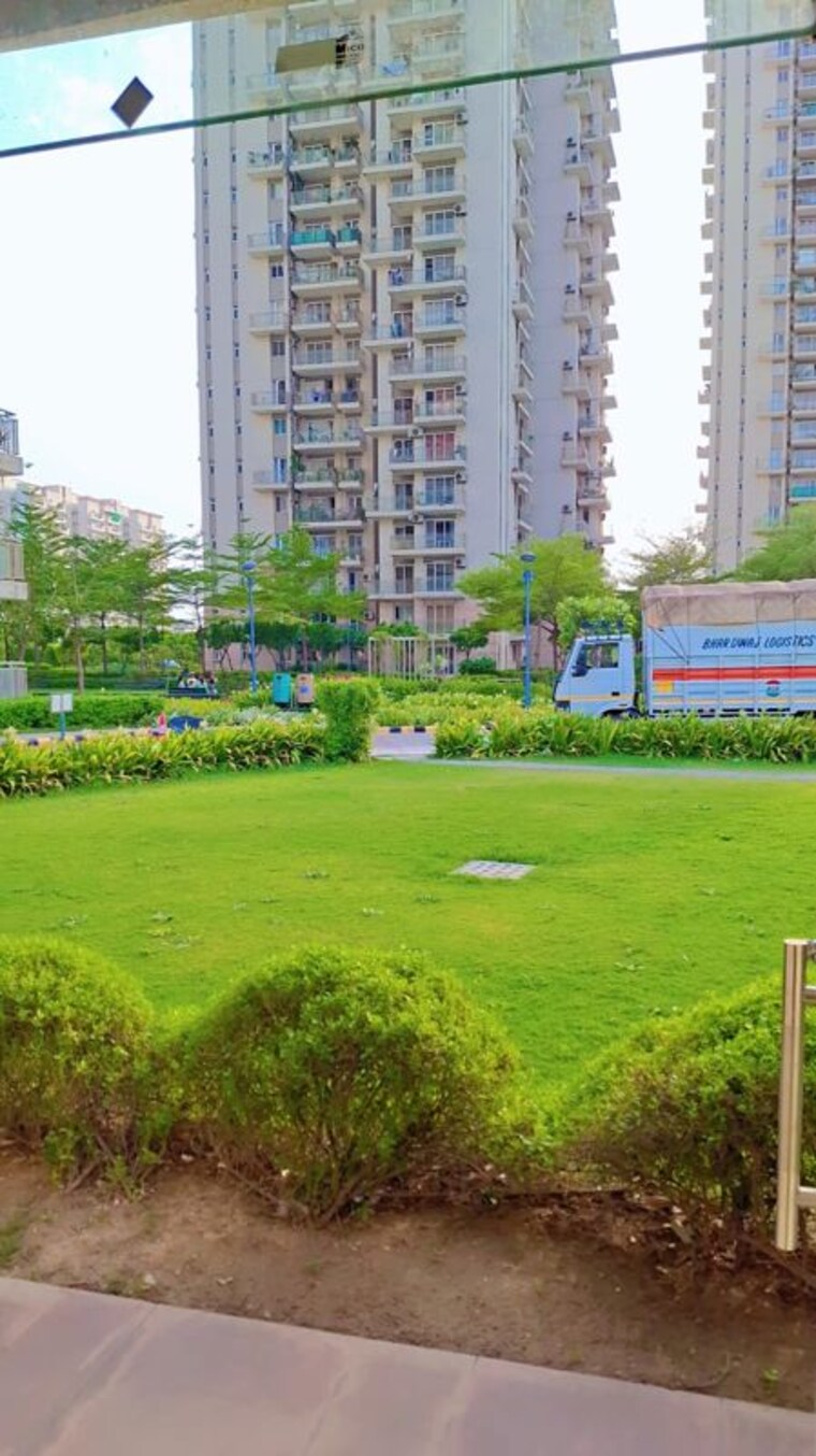 Garden, pareena-express-heights 3 Bedroom 1900 Sq.Ft. Apartment In Sector 99 Gurgaon 10511252