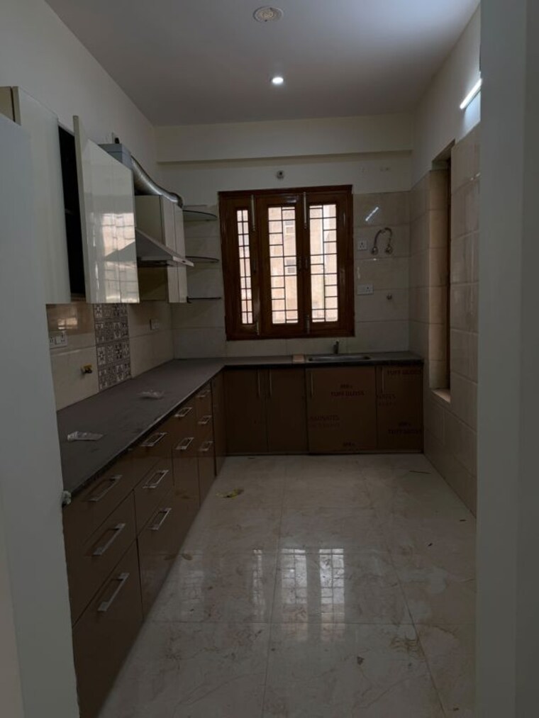 Kitchen, defence colony 3 Bedroom 217 Sq.Yd. Builder Floor In Defence Colony Delhi 10511343